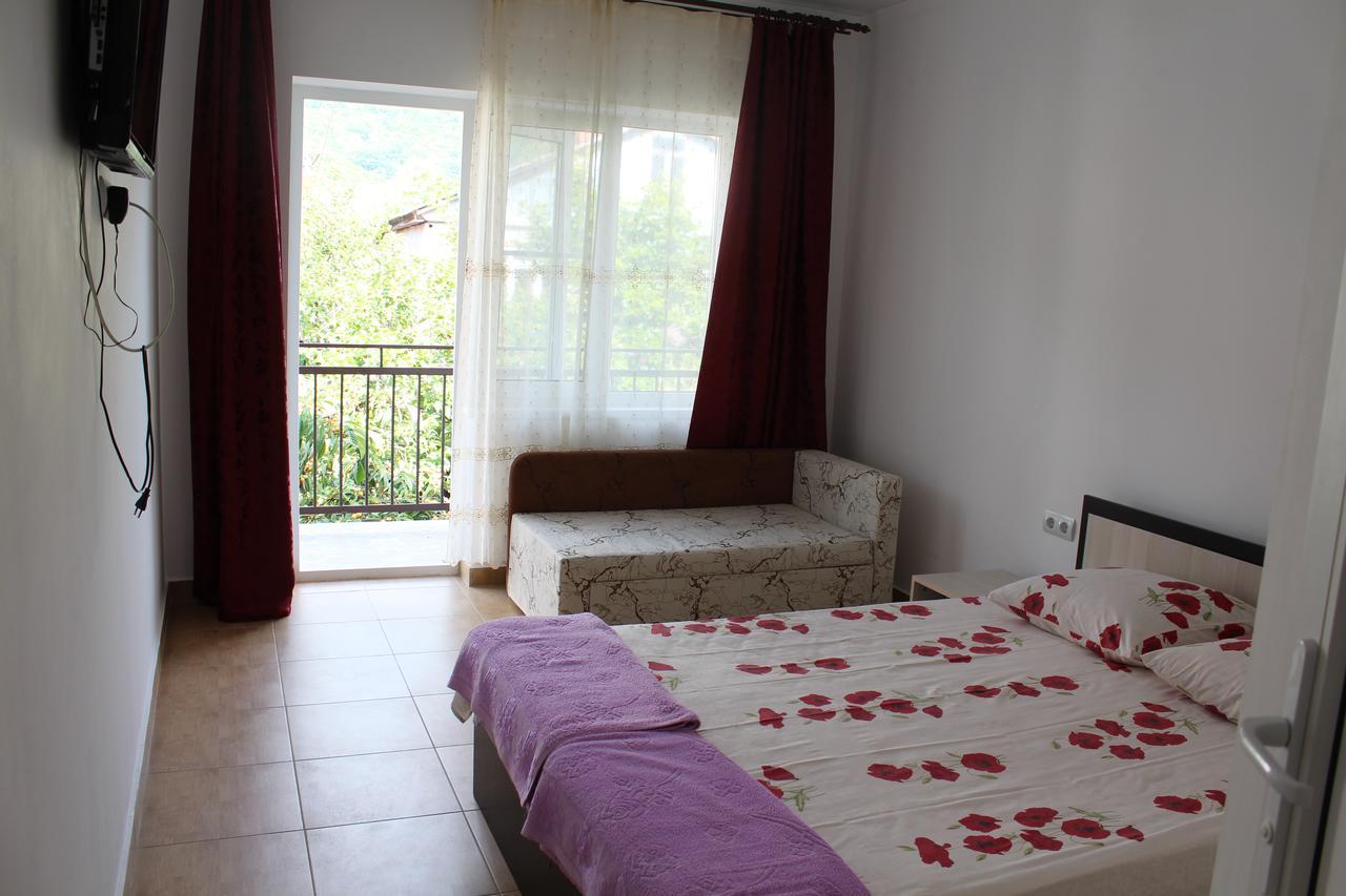 Guest House U Aleny Gagra Bagian luar foto